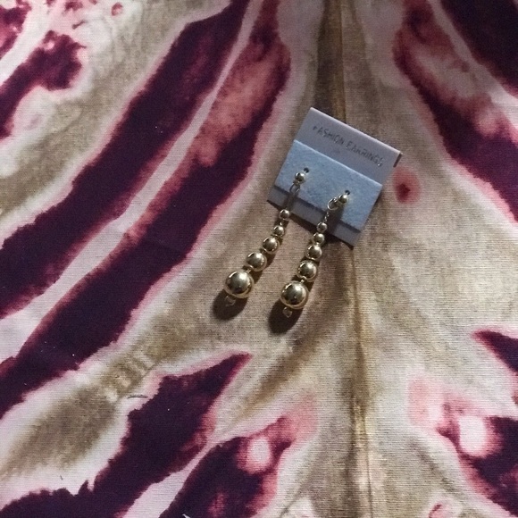 5/$20 ☀️Gorgeous Vintage Long Earrings - Picture 9 of 15